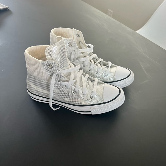 Converse Silver, Size 7 Party sneakers! - Picture 3 of 8